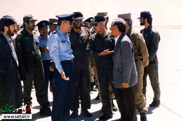 امیر سرلشکر شهید منصور ستاری در حال بازدید از طرح‌ها و پروژه‌های نهاجا